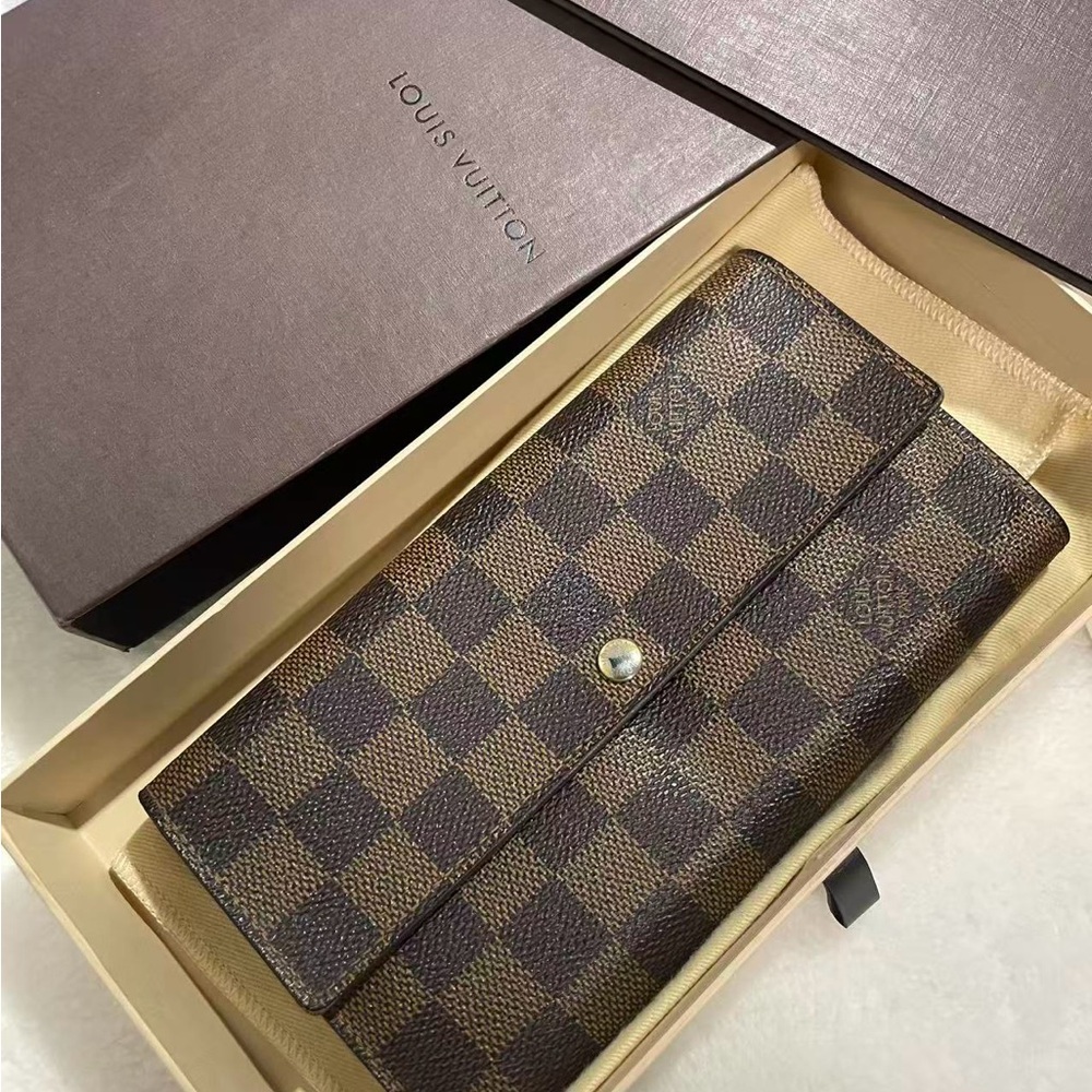 100% Authentic. Louis Vuitton Brown Checkered Wallet